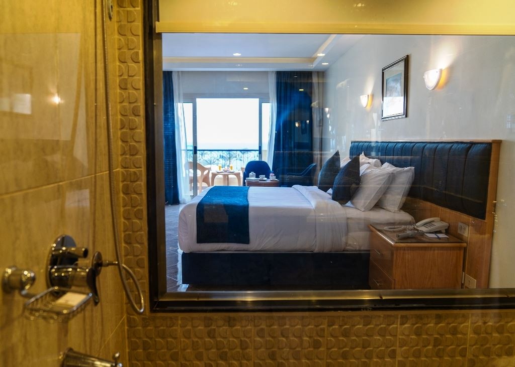 rooms-deluxe-renovated-room-sea-view