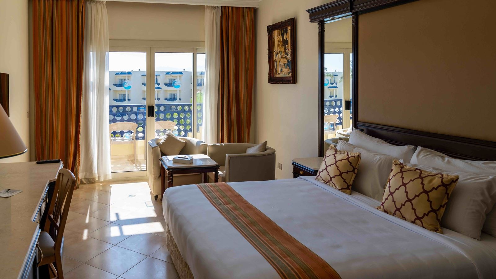 rooms-suite-pool-view