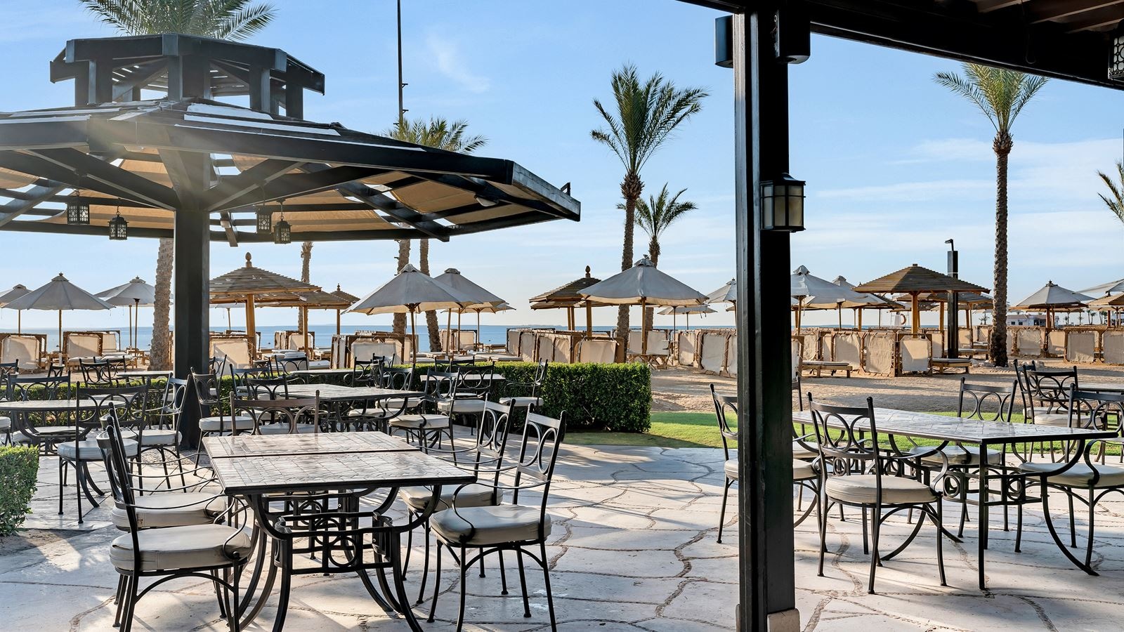 restaurants-tanga-beach-restaurant--bar