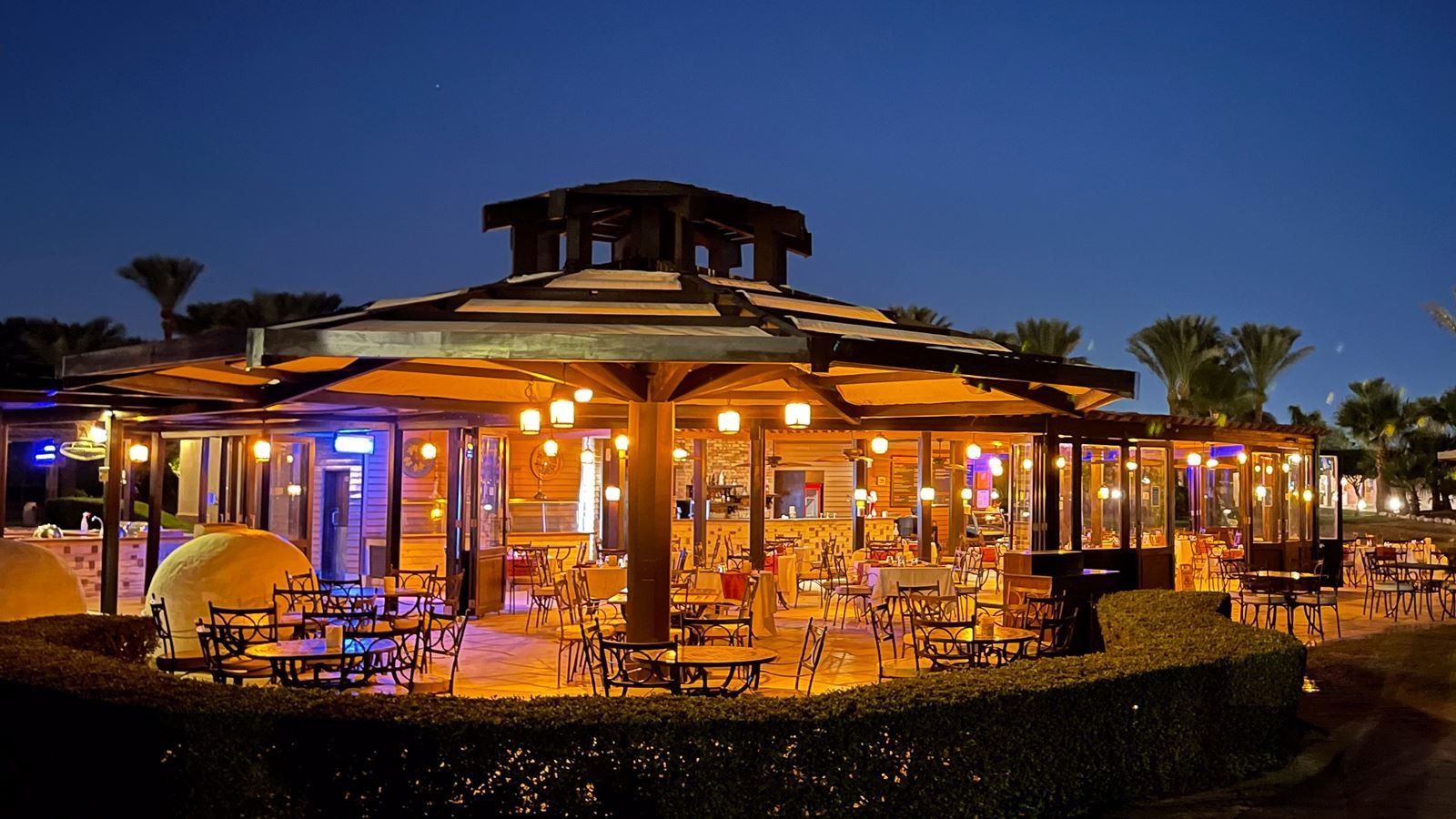 restaurants-tanga-beach-restaurant--bar