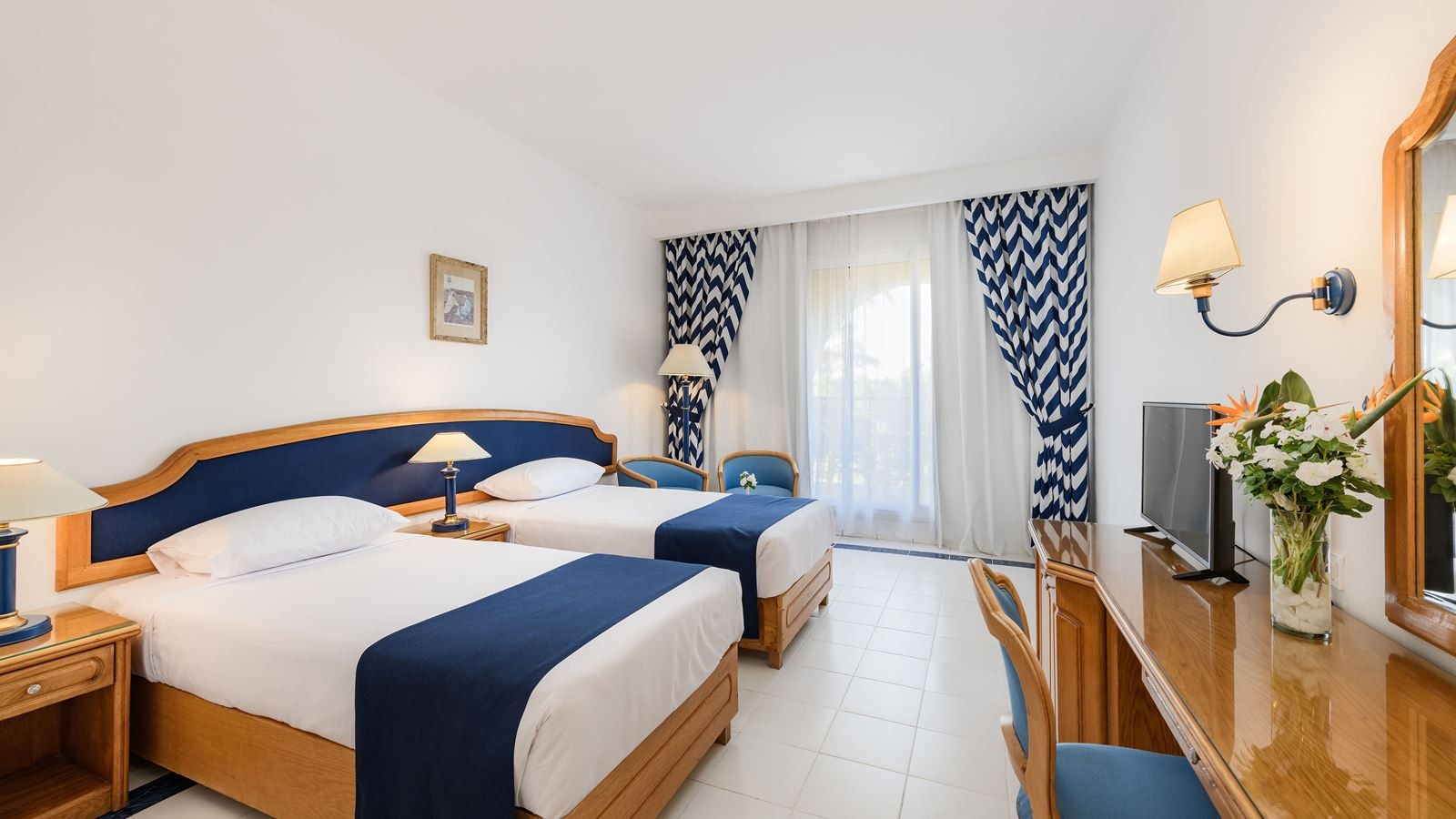 rooms-standard-room-pool-view