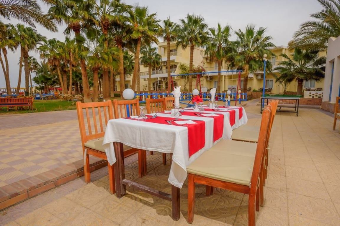 restaurants-sunny-terrace