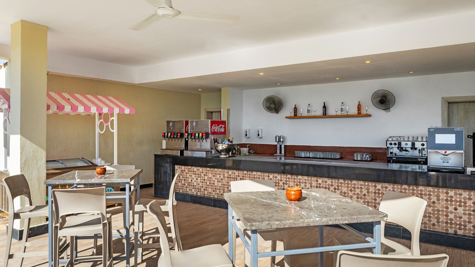 restaurants-beach-bar