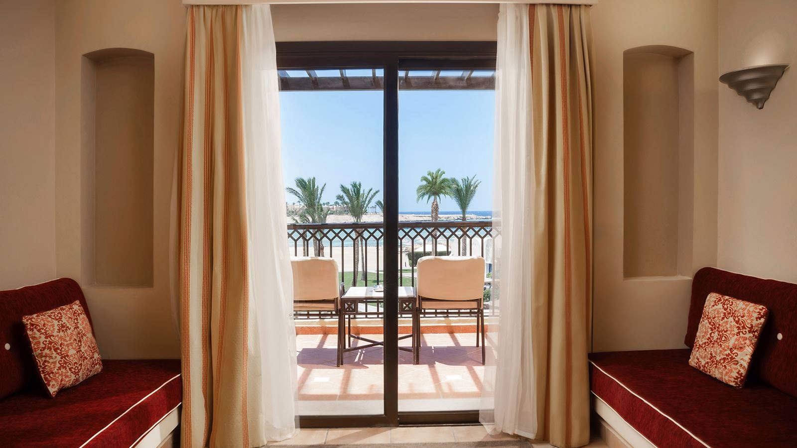 rooms-family-queen-sea-view