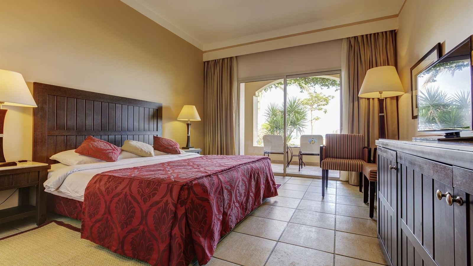 rooms-family-room-garden-view