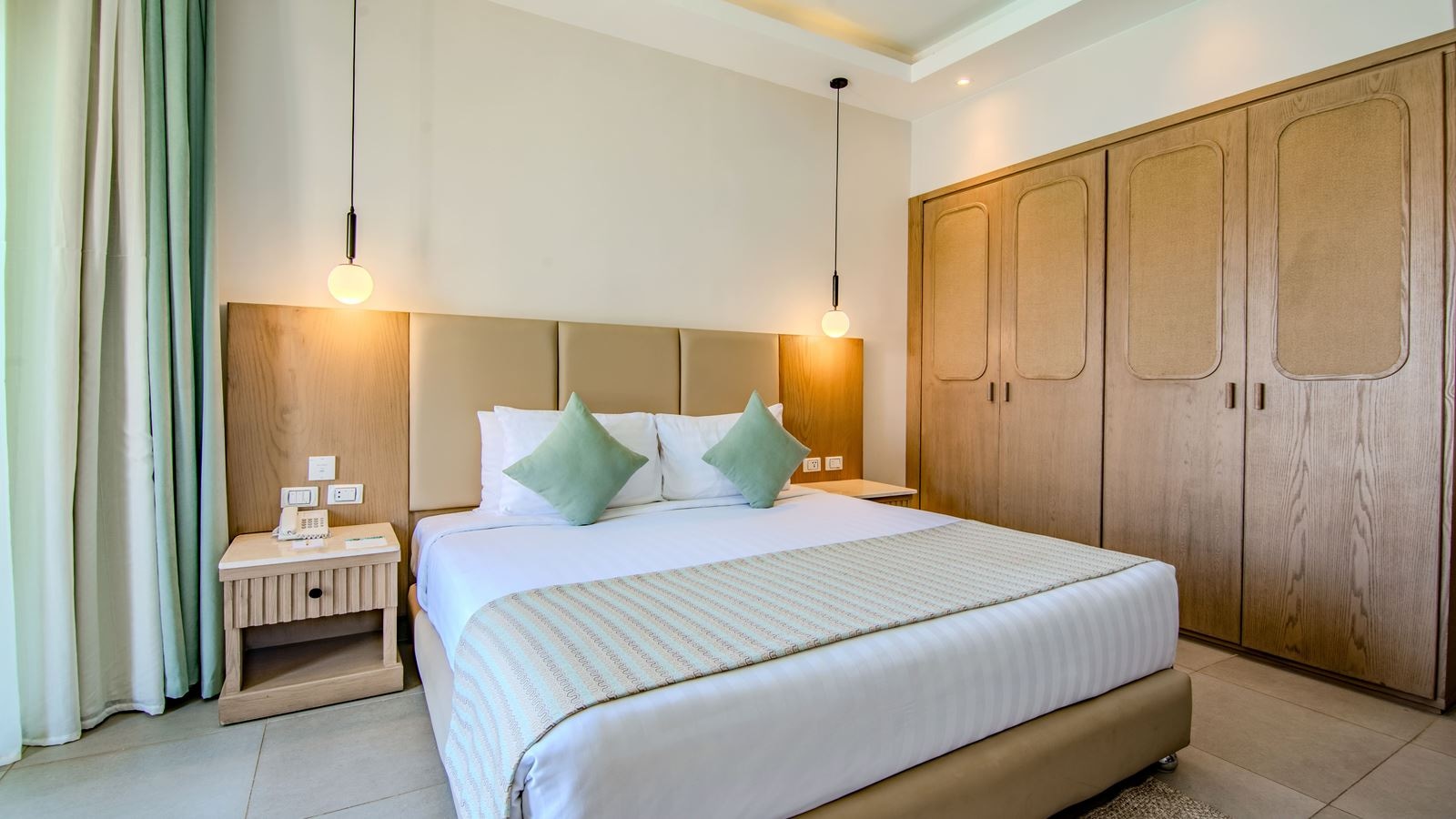 rooms-superior-backpool-view