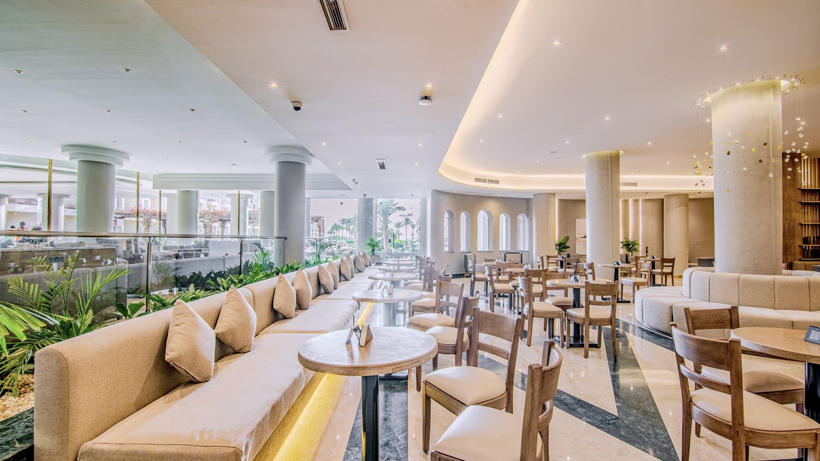 bars-sun-ray-lobby-bar