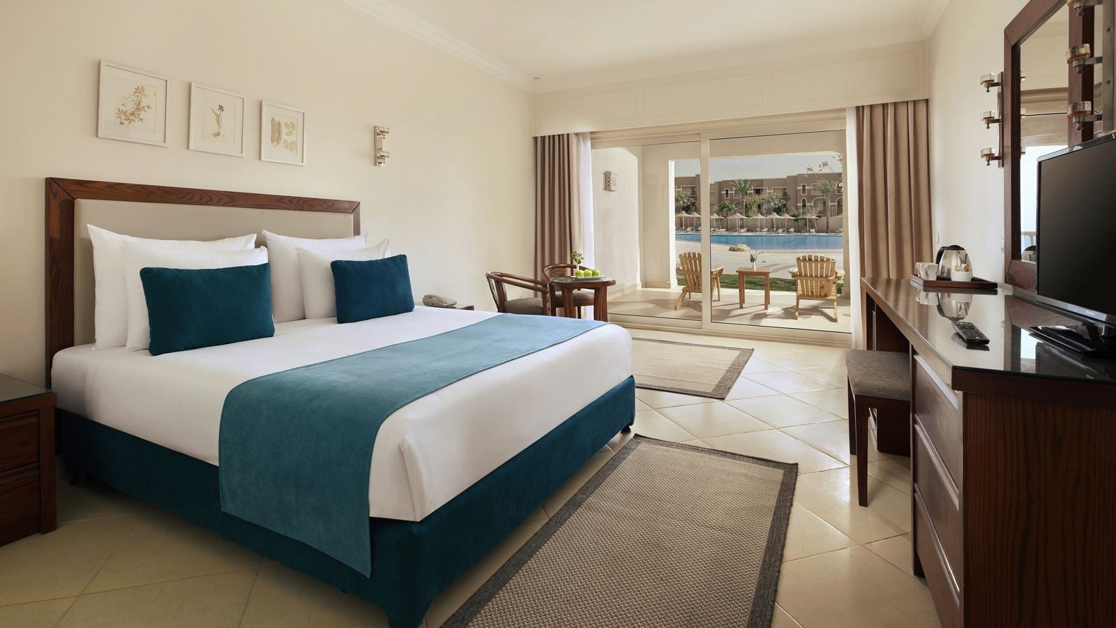 rooms-deluxe-family-connected-pool-view