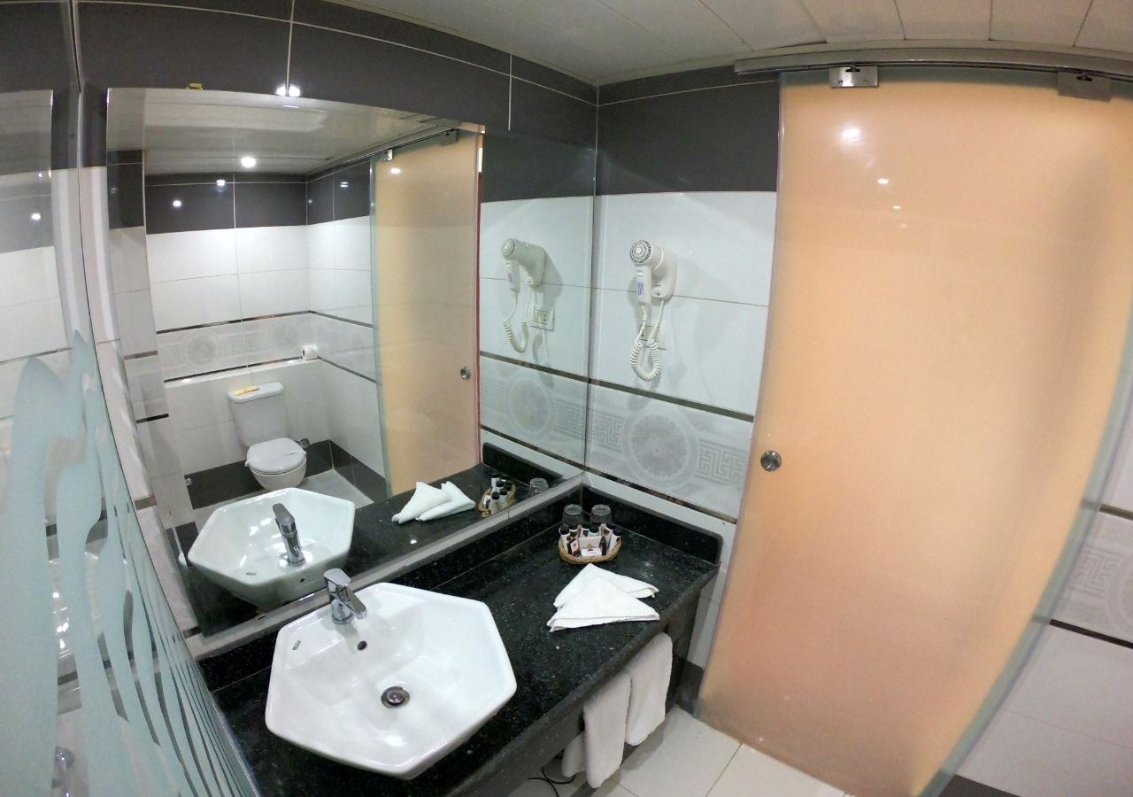 rooms-romance-pool-view