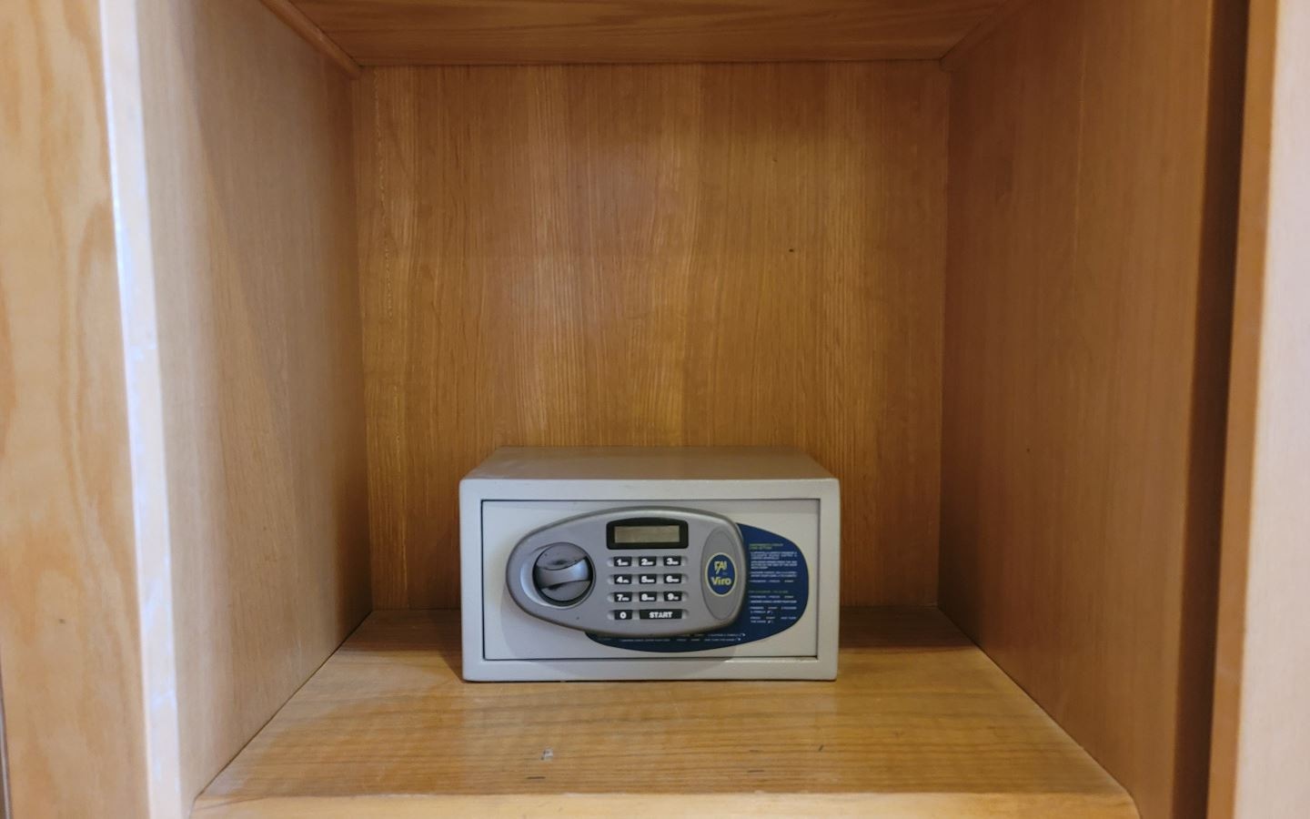 rooms-standard-pool-view-room