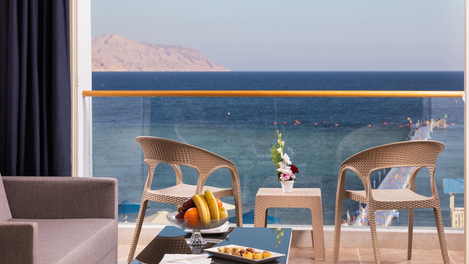 rooms-standard-room-side-sea-view