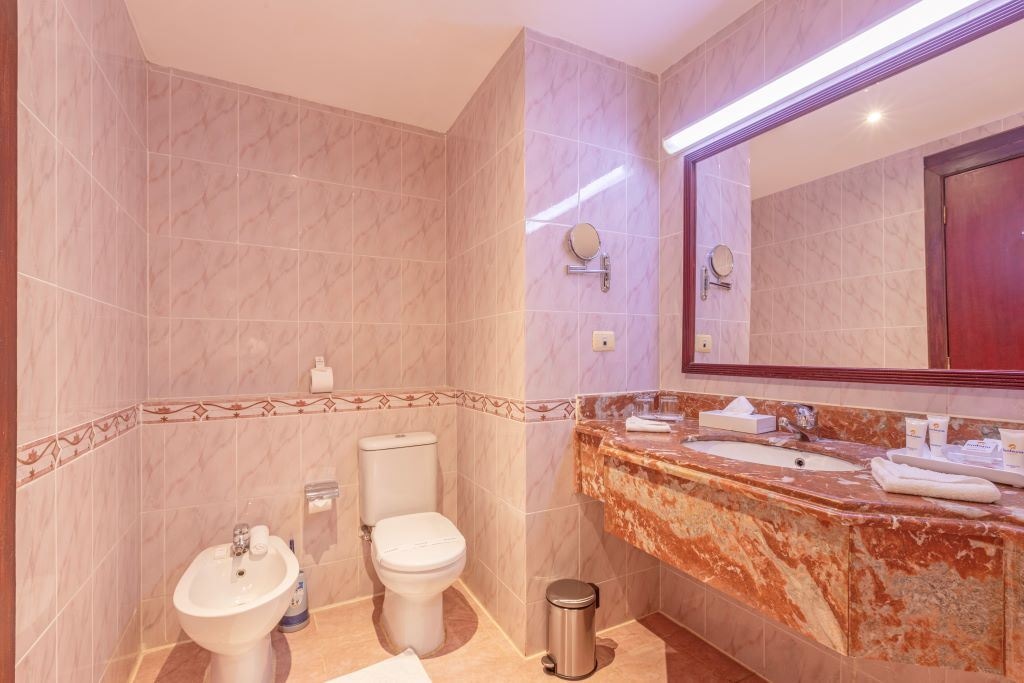 rooms-standard-room-side-sea-view