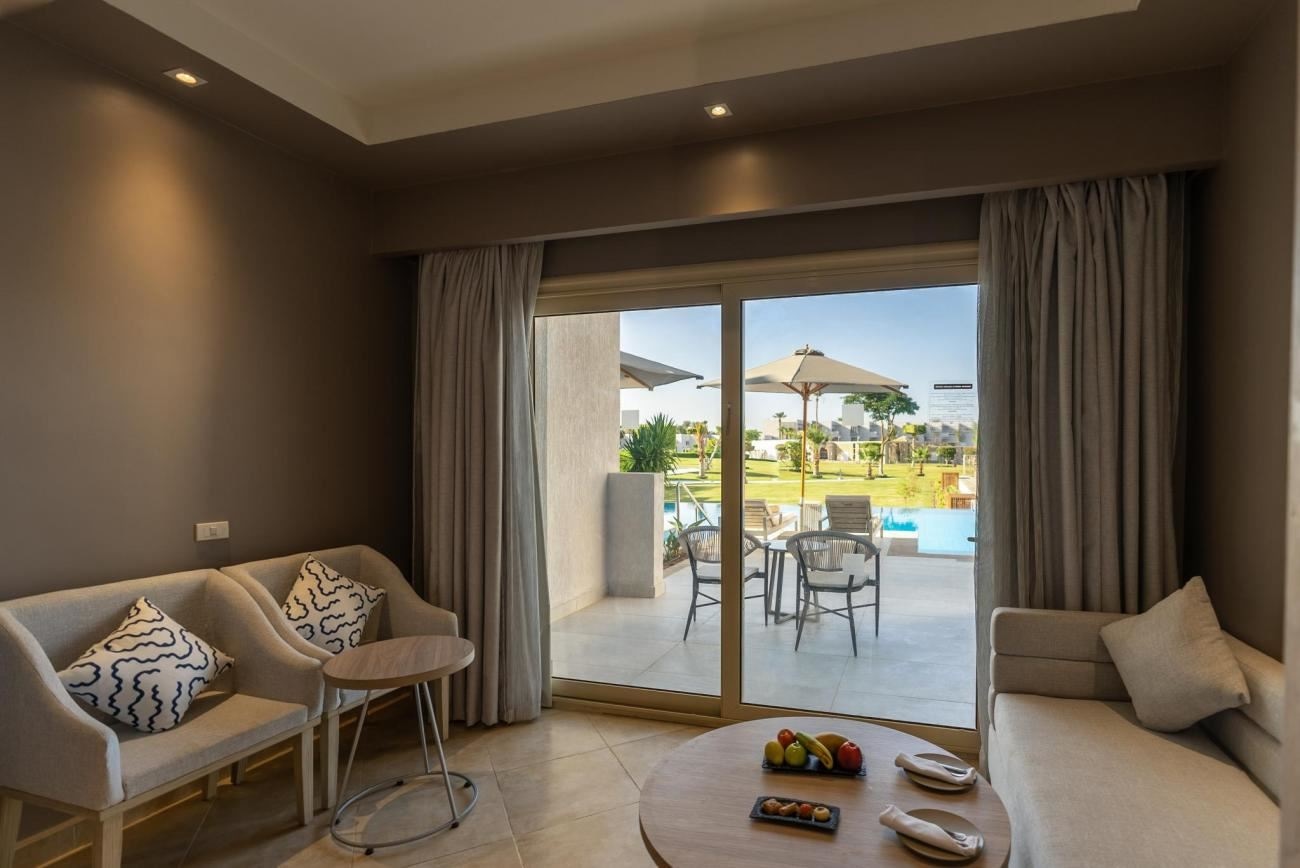 rooms-deluxe-swim-up