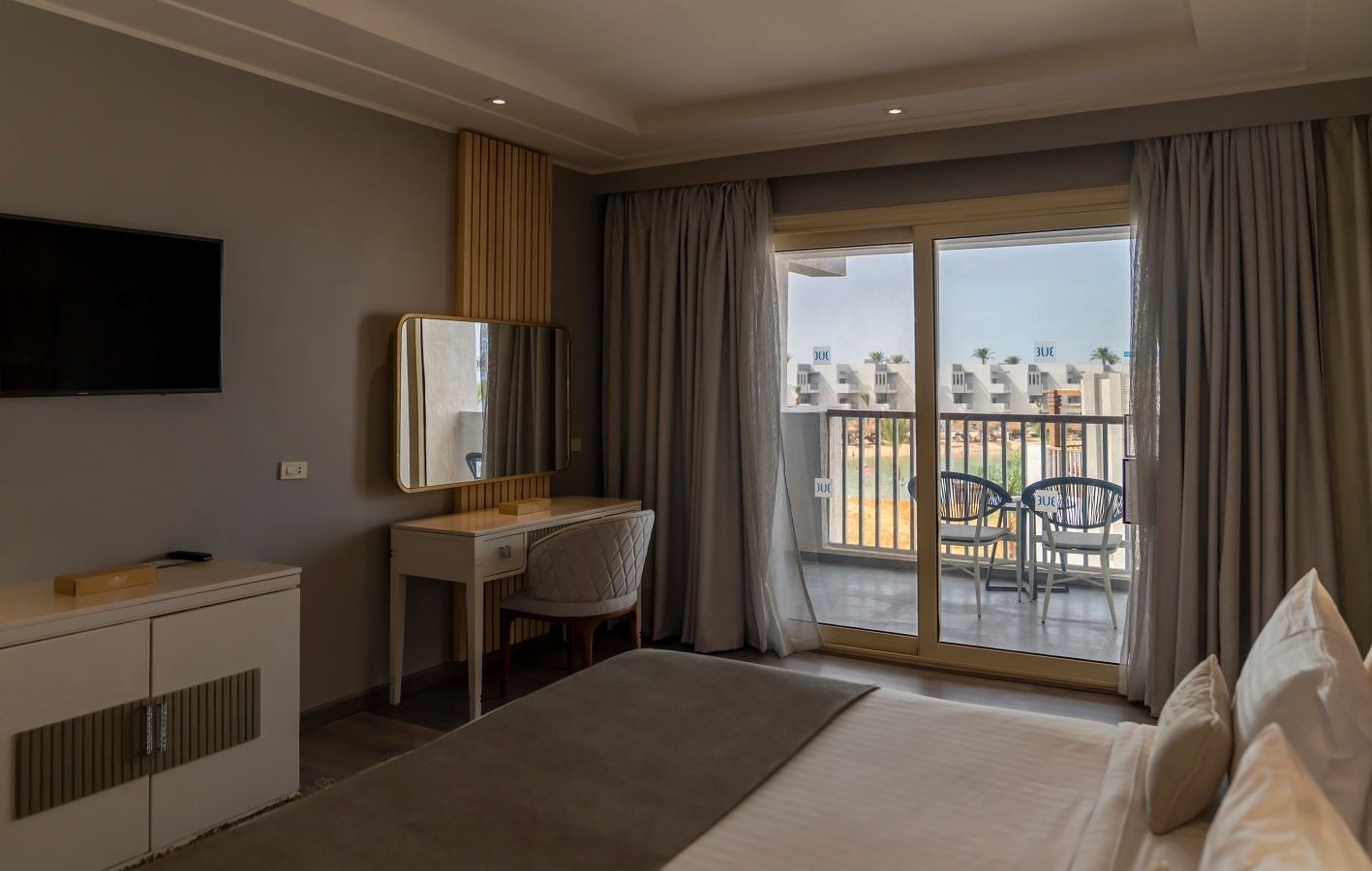 rooms-posh-club-executive-jacuzzi-suite-sv