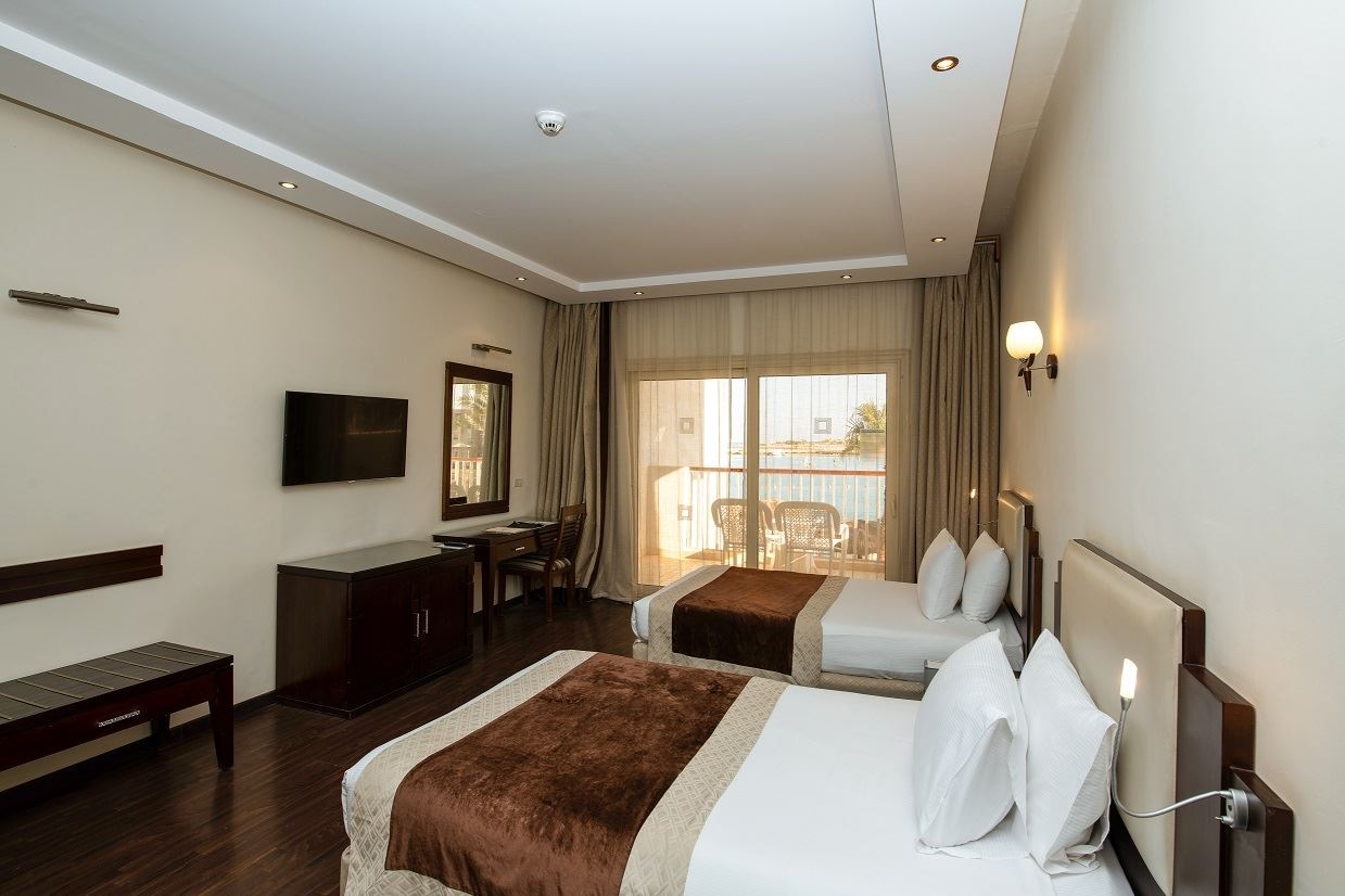 rooms-posh-club-crystal-jacuzzi-suite-sv