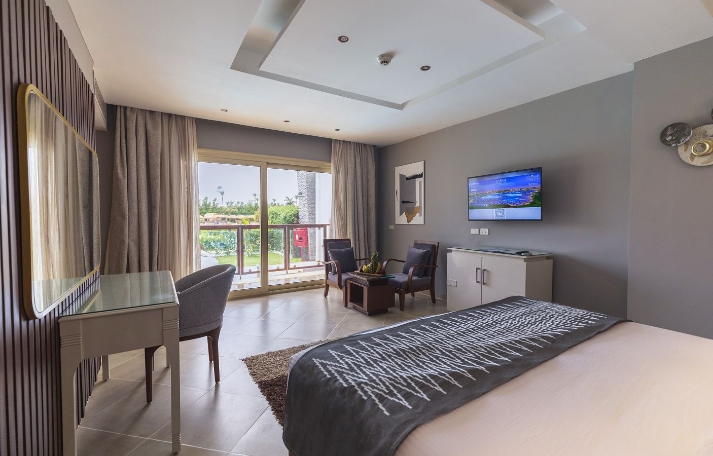 rooms-posh-club-pool-suite-sv