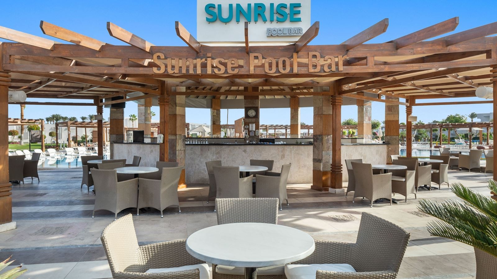bars-sunrise-pool-bar