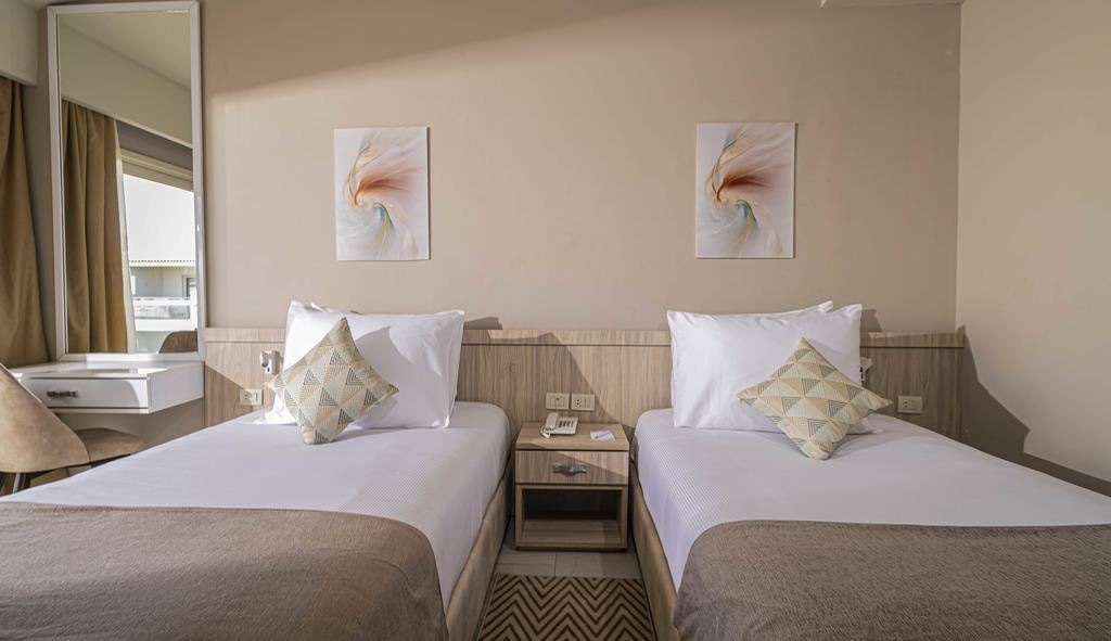 rooms-room-standard-sea-view-pool-view