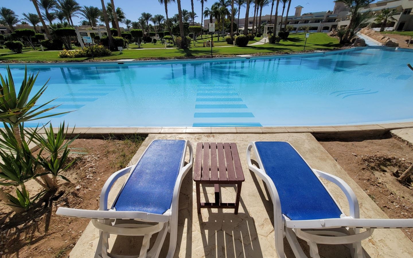 rooms-swim-up-room