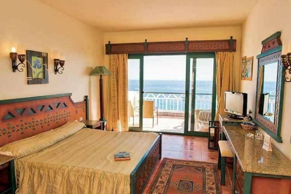 rooms-beach-front-room-sea-view