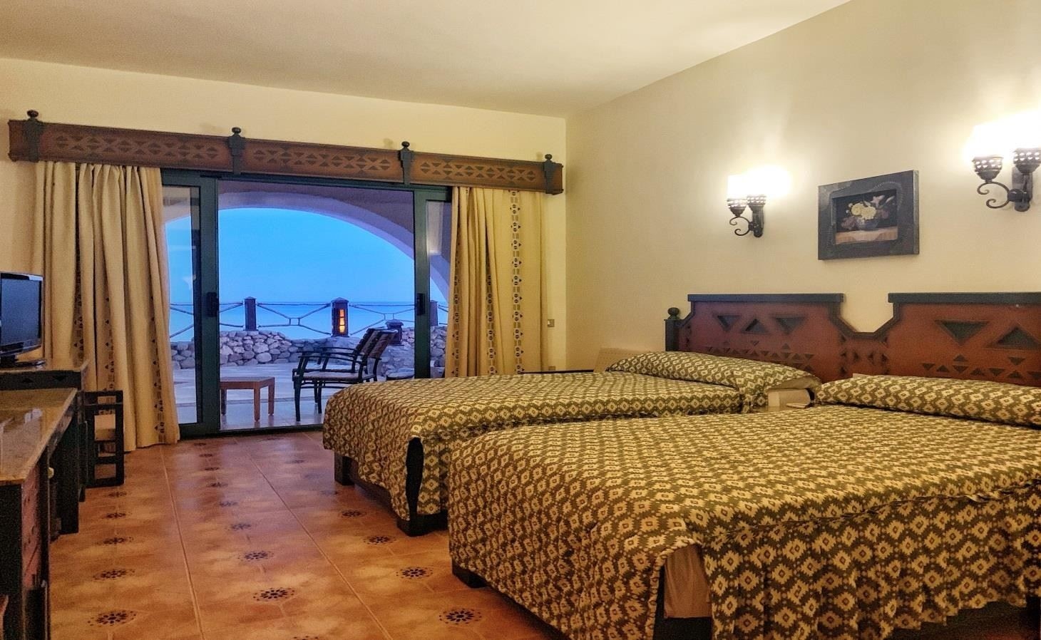 rooms-beach-front-room-sea-view