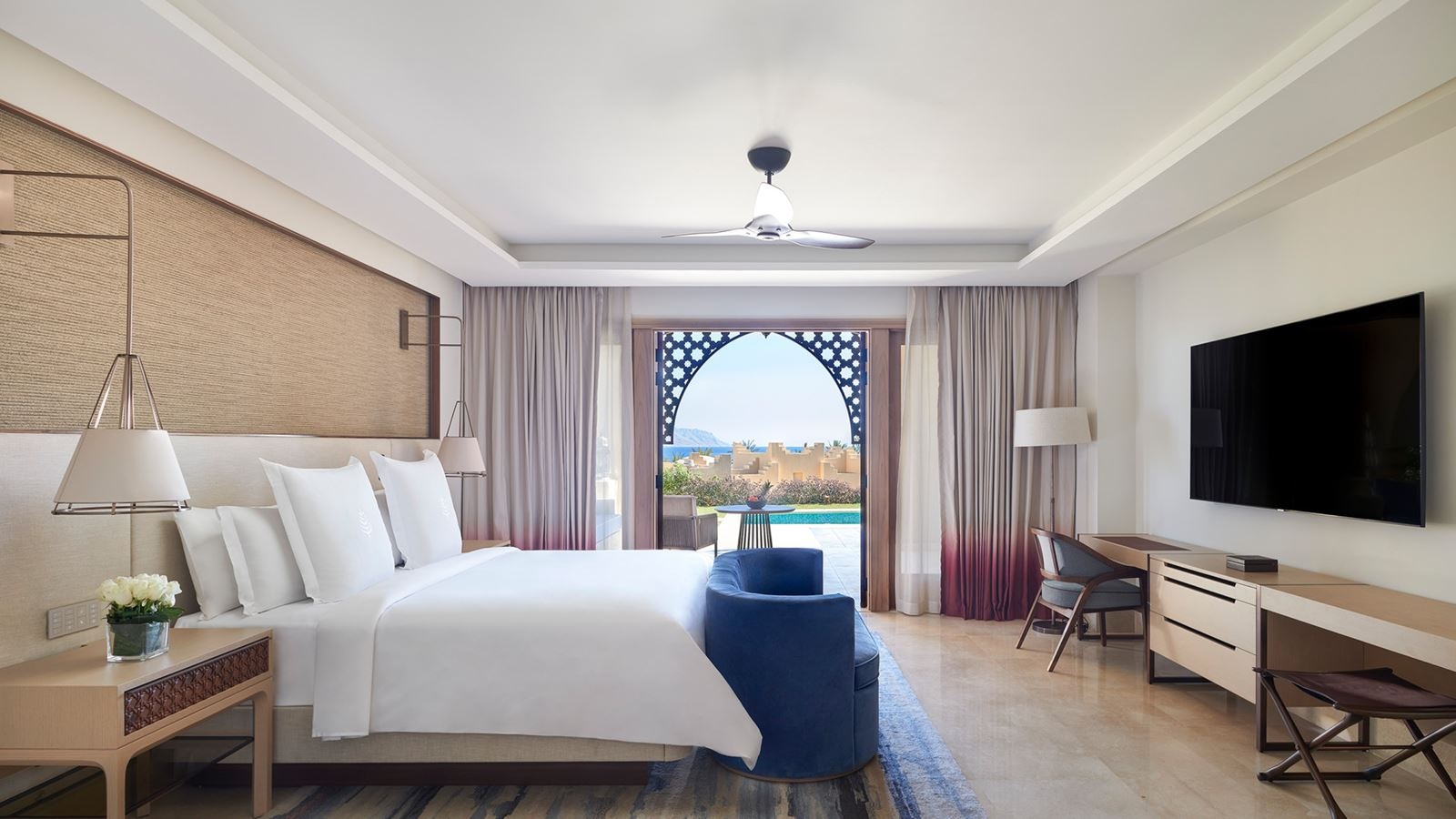 rooms-four-seasons-suite-with-pool