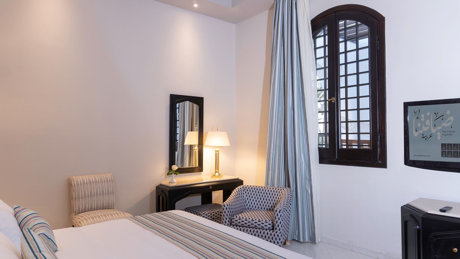 rooms-family-garden-view