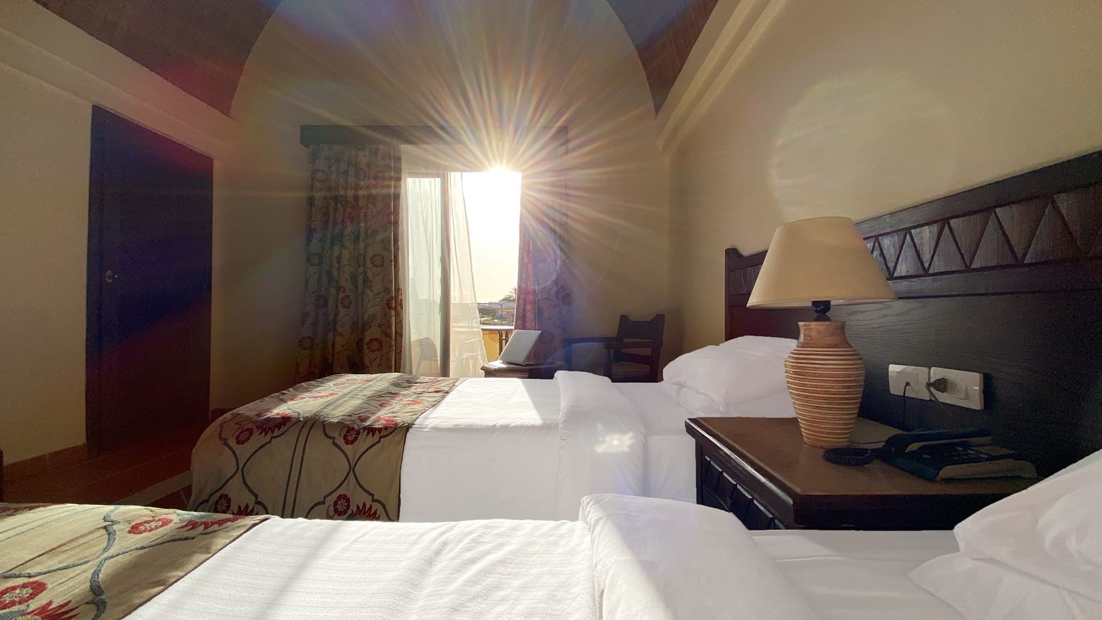 rooms-bungalow-room-pool-view