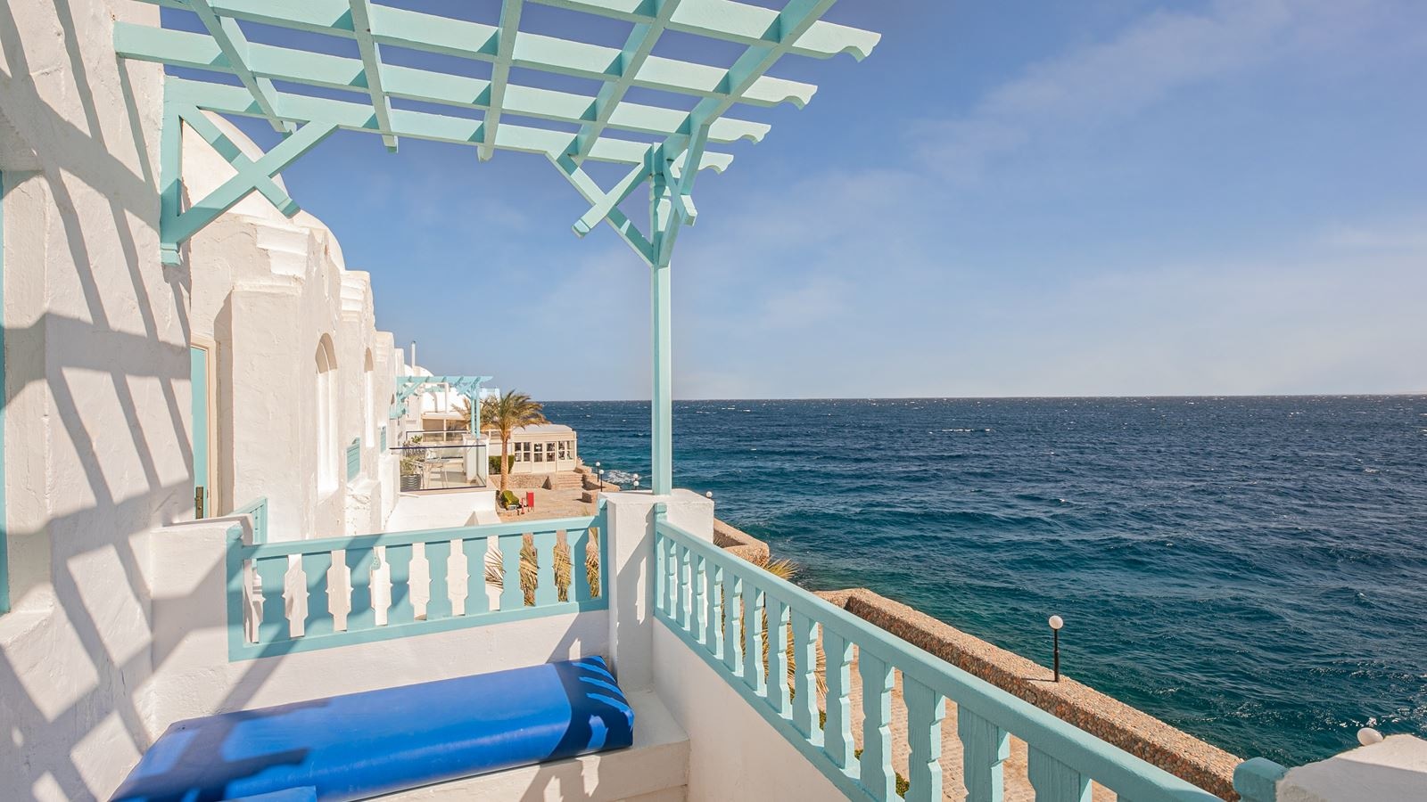 rooms-room-standard-seaview