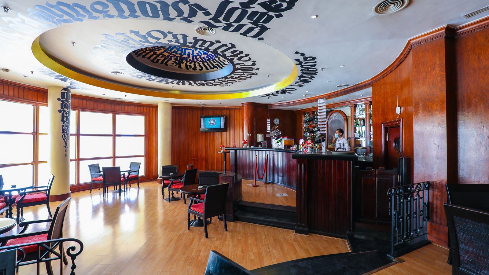 bars-victoria-bar-twenty-four-hours-open-all-inclusive-concept-from-ten-am-to-midnight