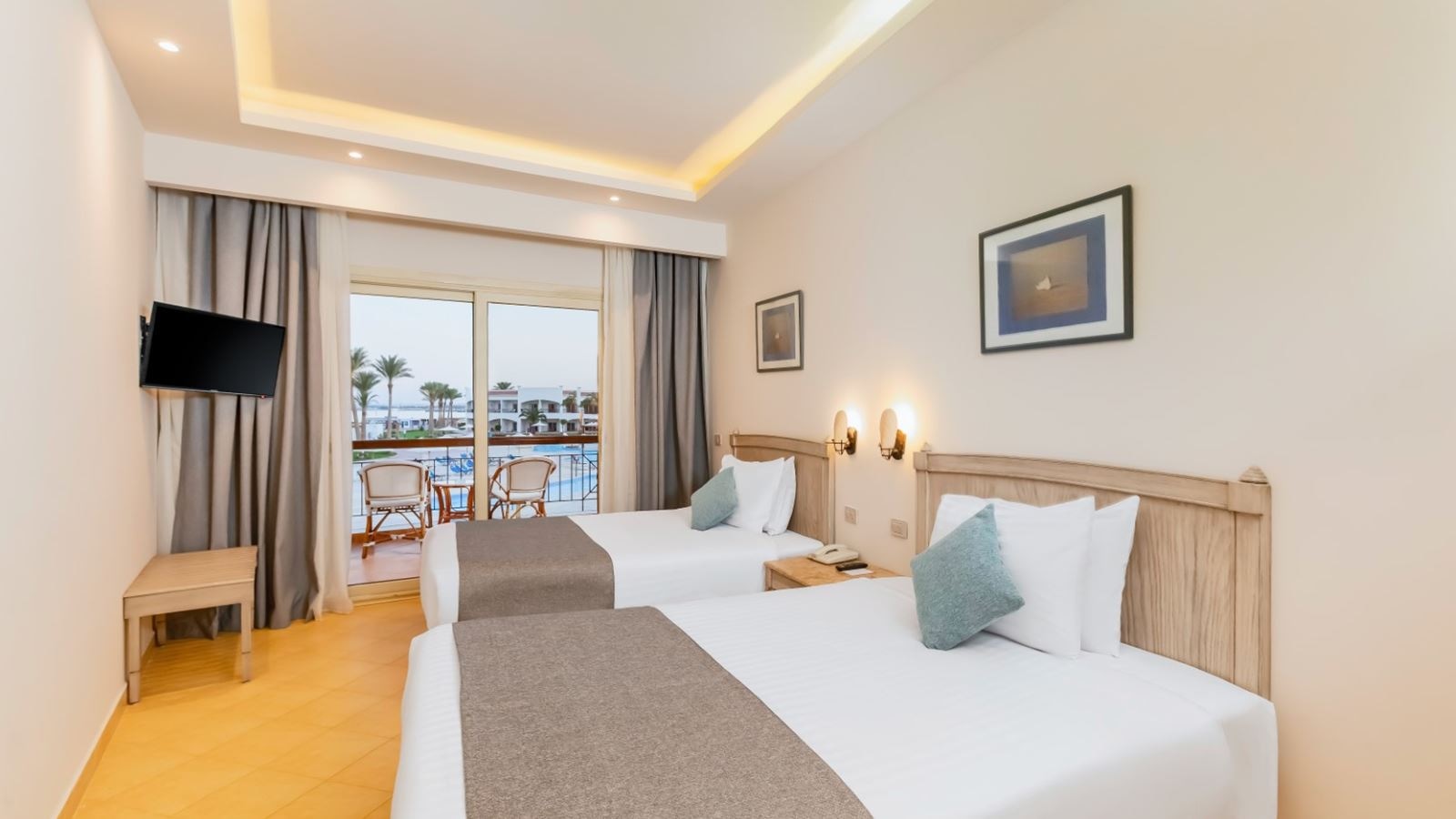 rooms-junior-suite-gardenpool-view