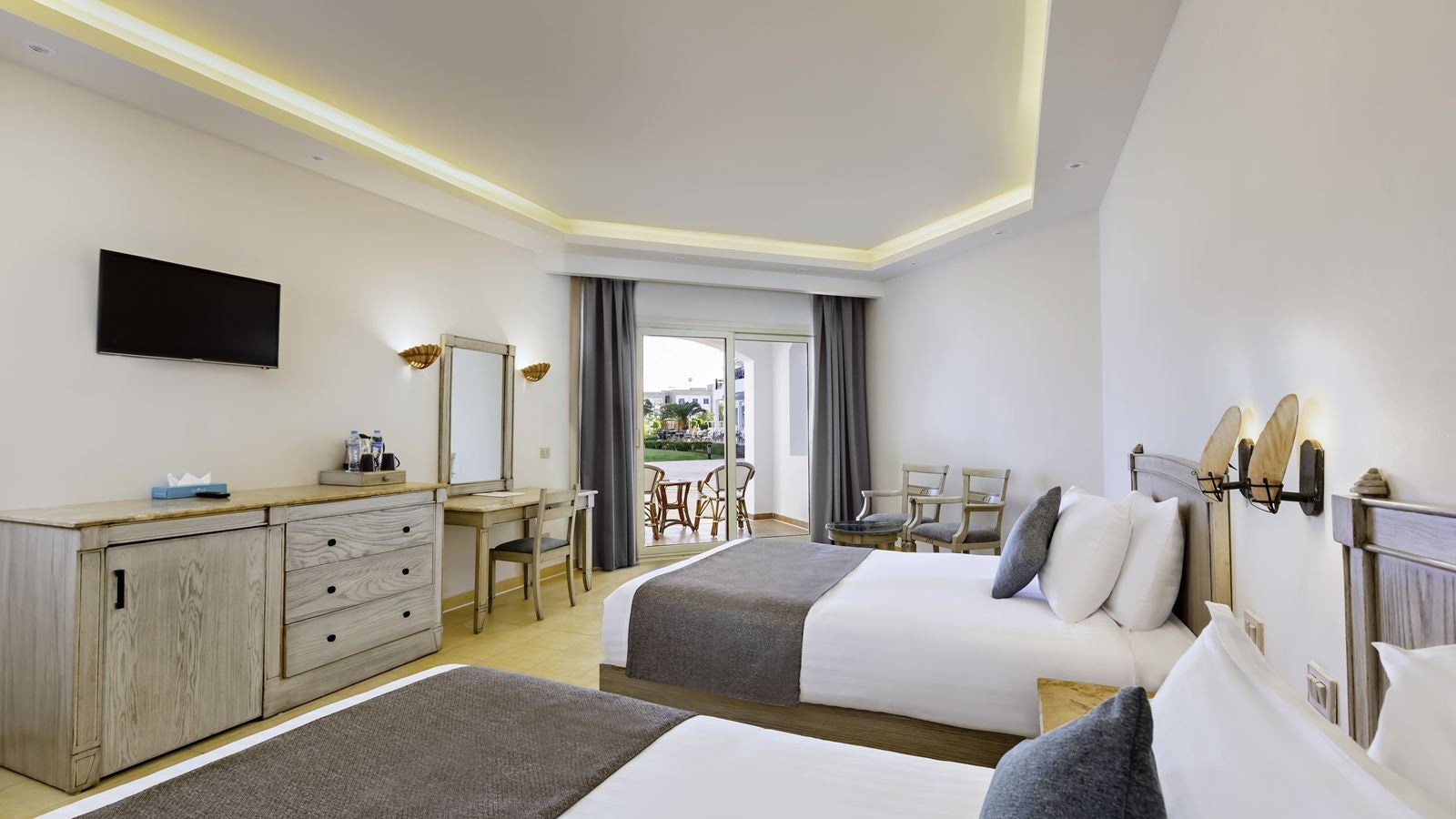 rooms-deluxe-room-beach-front