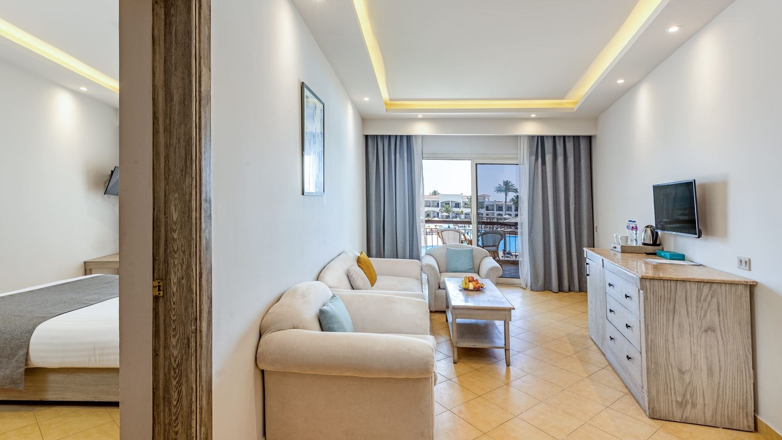 rooms-junior-suite-sea-viewbeach-front