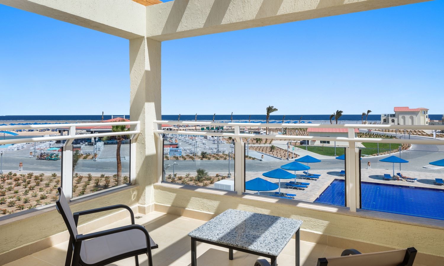 rooms-room-deluxe-side-sea-view