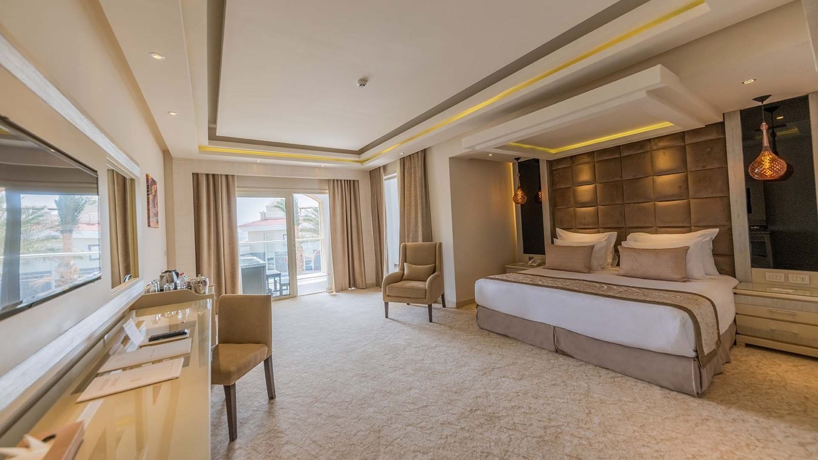 rooms-deluxe-jacuzzi-room