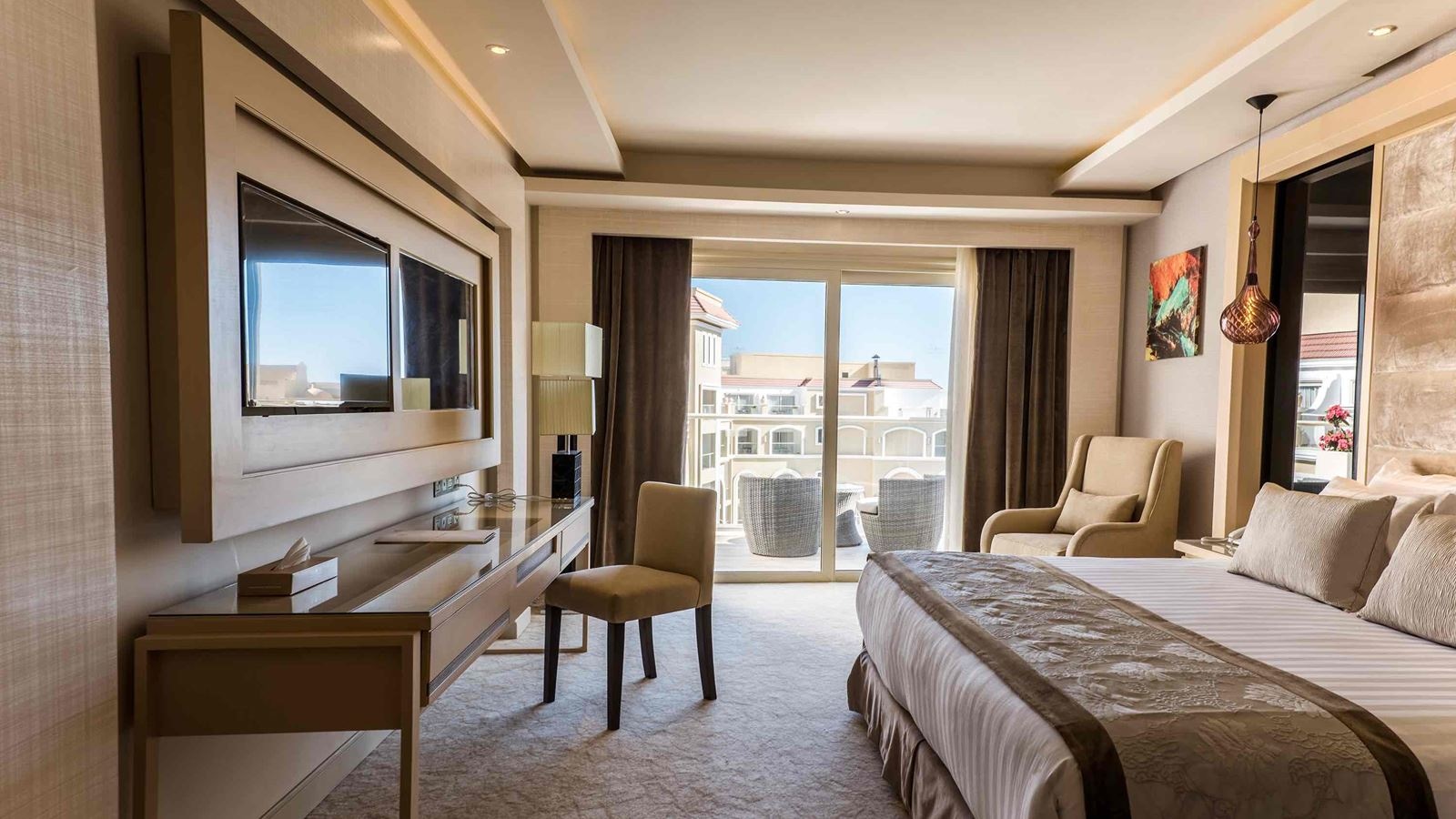 rooms-deluxe-pool-view-room