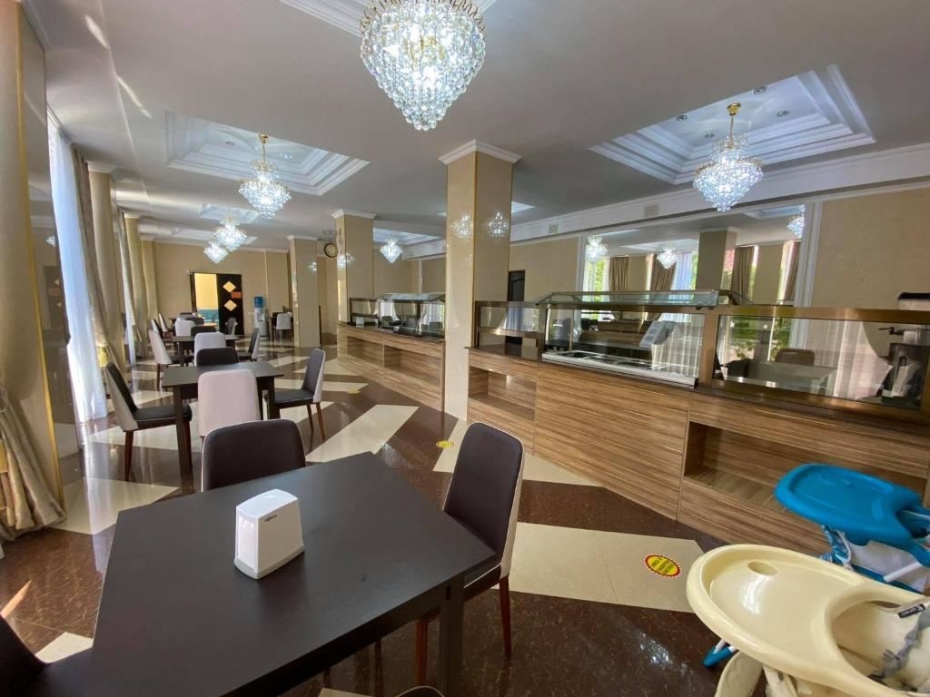 restaurants-restaurant