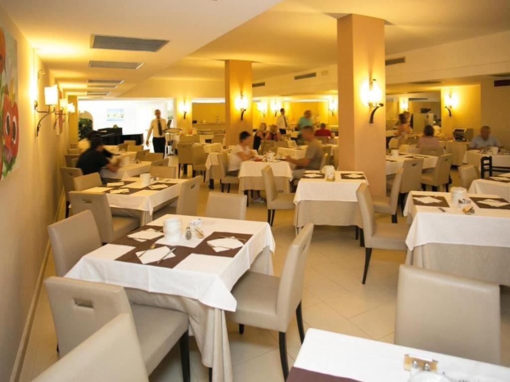 restaurants-restaurant