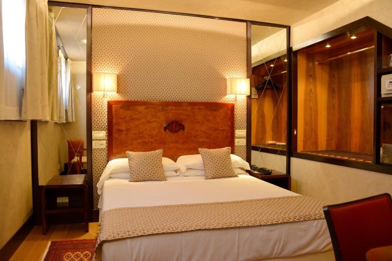 rooms-single-french-bed