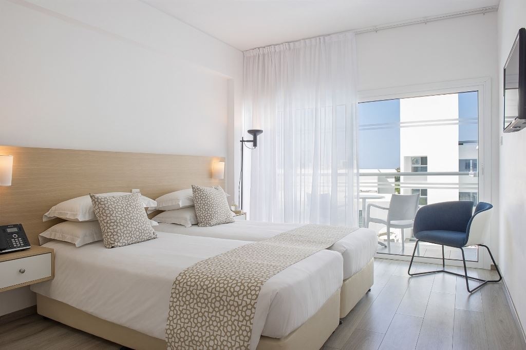 rooms-standard-room-pool-view-balcony-or-terrace