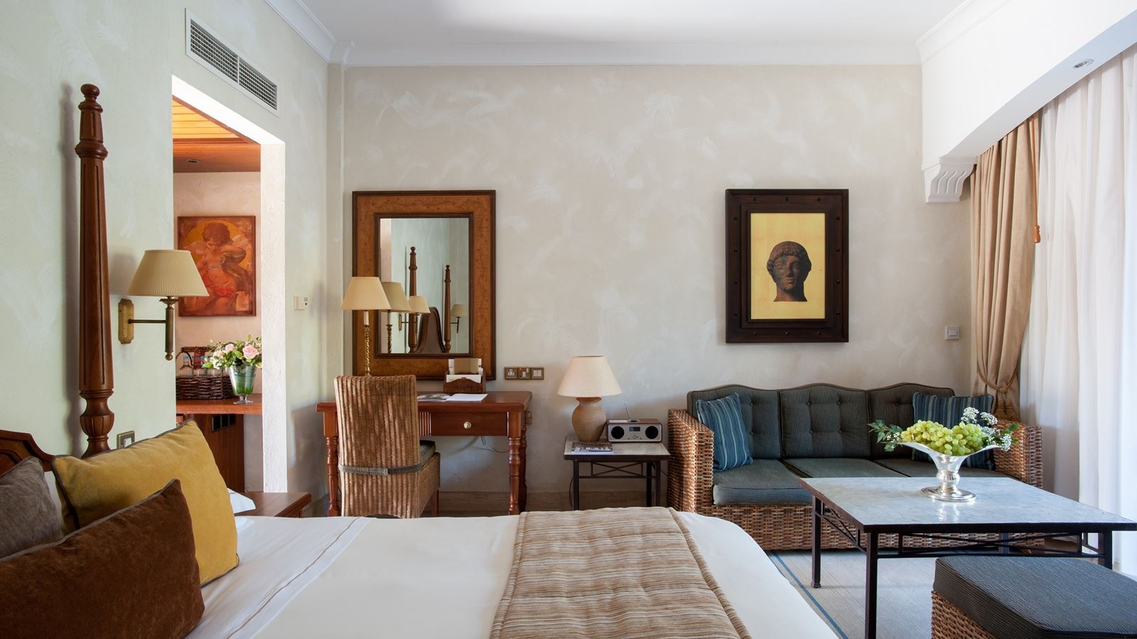 rooms-royal-studio-garden-view