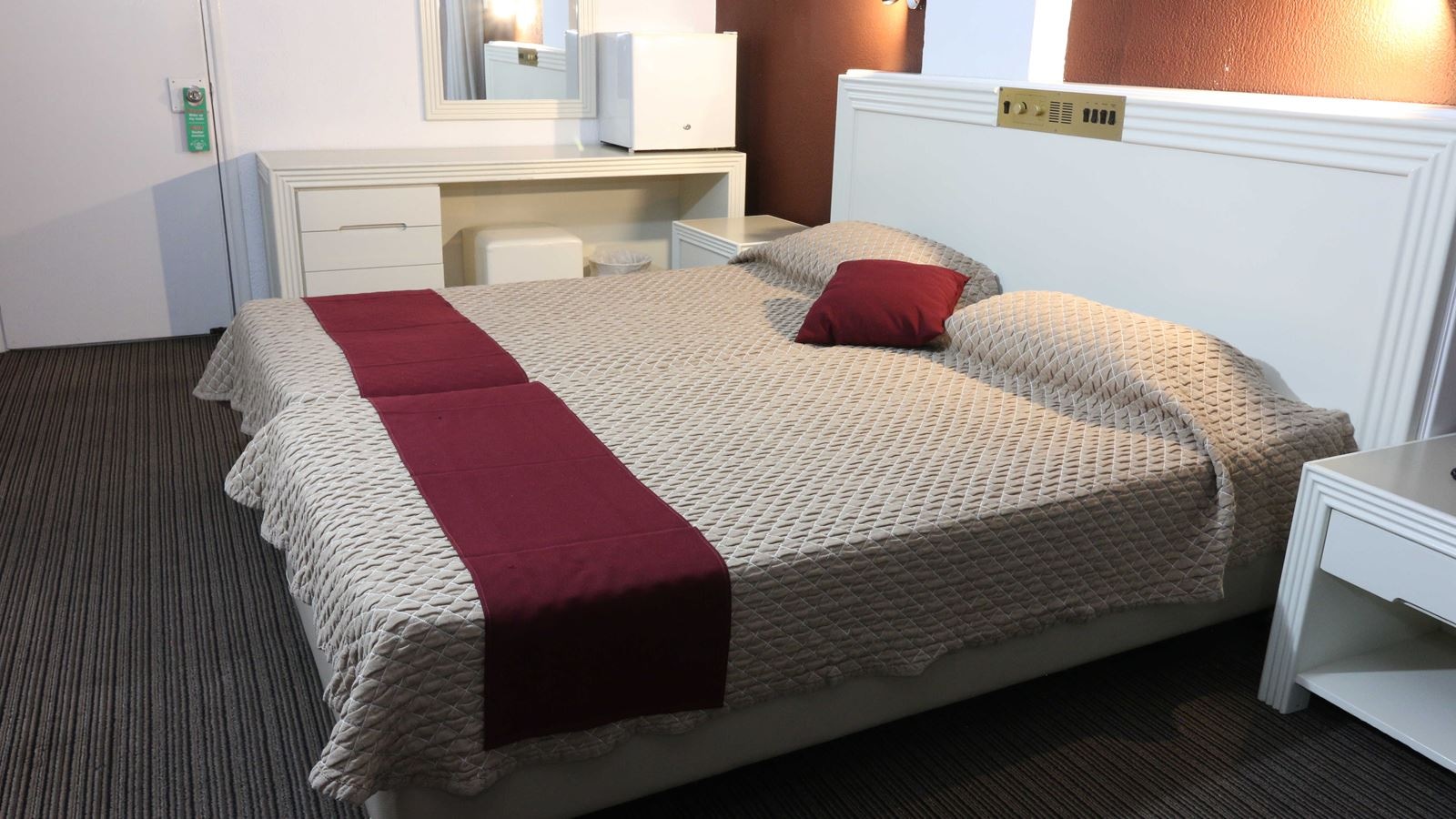 rooms-twin-standard-room