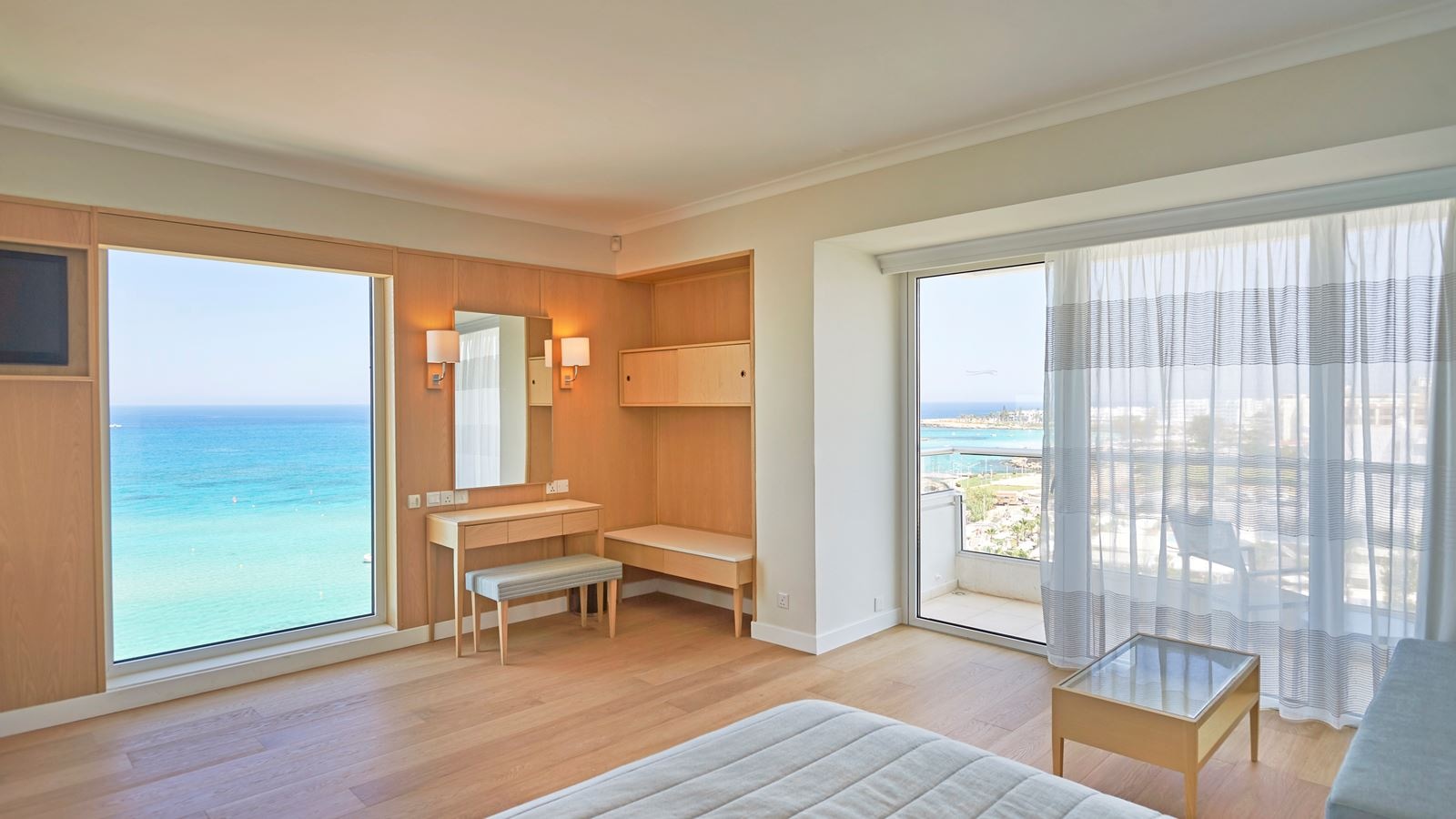 rooms-junior-suite-panoramic-sea-view