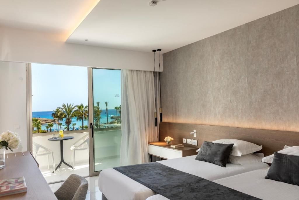 rooms-standard-room-lateralseaview-balcony-or-terrace