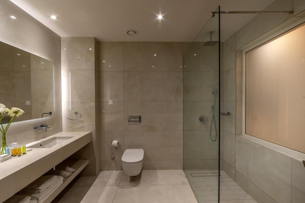 rooms-superior-room-seafront-balcony