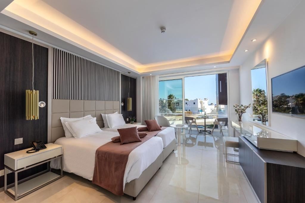 rooms-superior-room-balcony