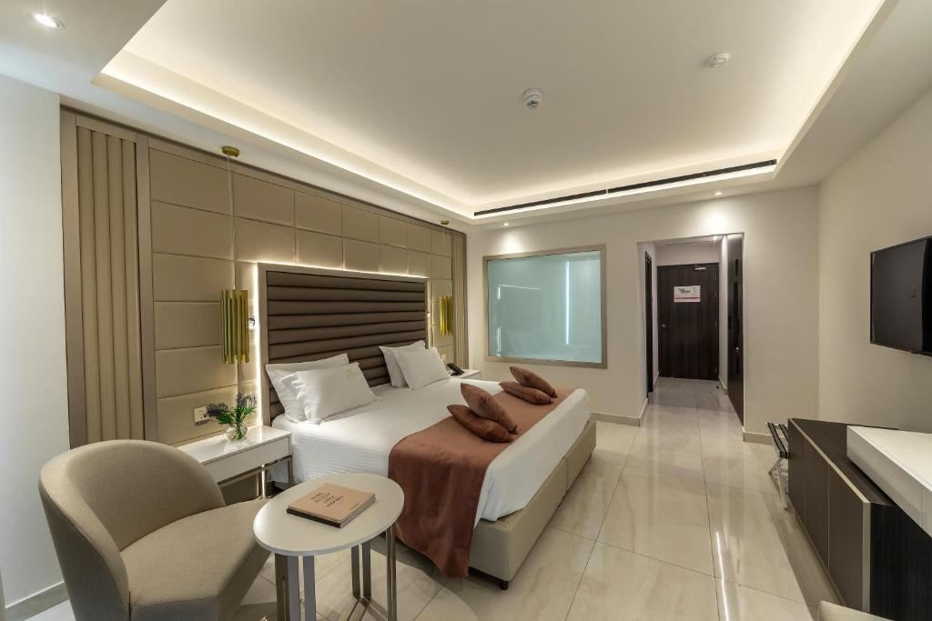 rooms-superior-room-balcony