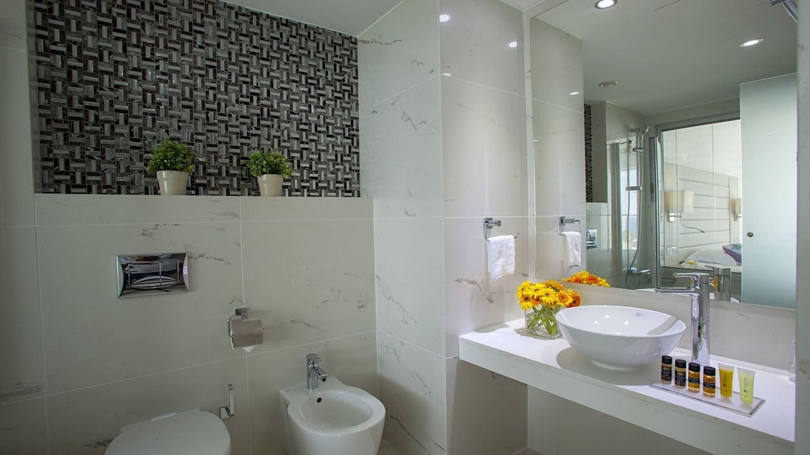 rooms-superior-room-seaview-swimuppoolterrace