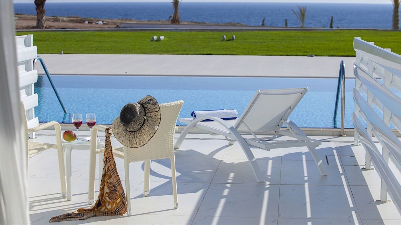 rooms-superior-room-seaview-swimuppoolterrace