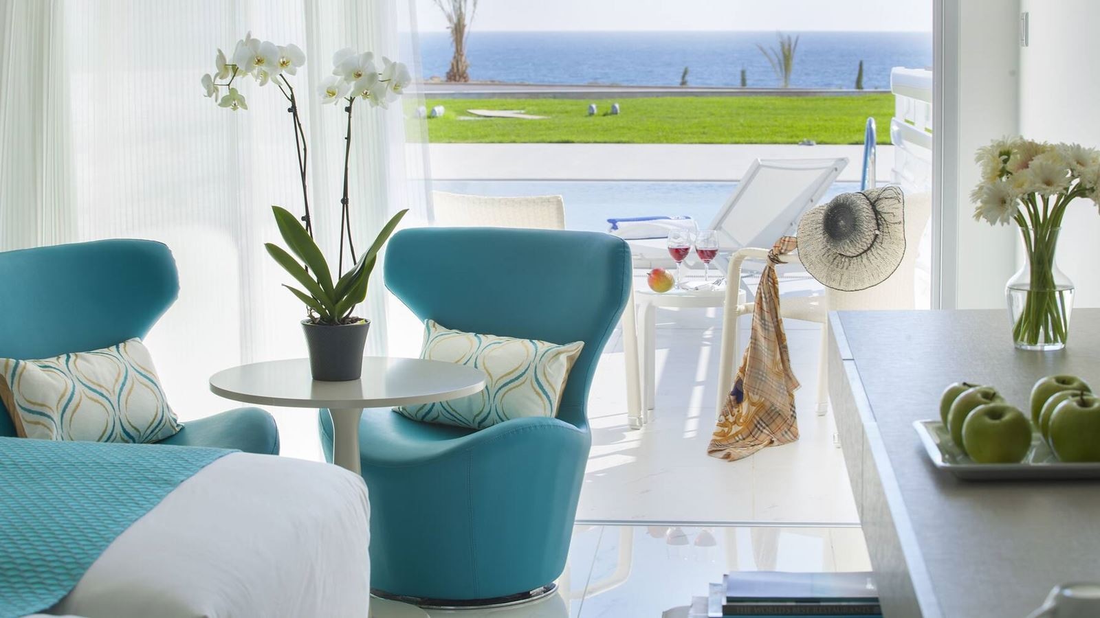 rooms-premium-suite-poolsea-view